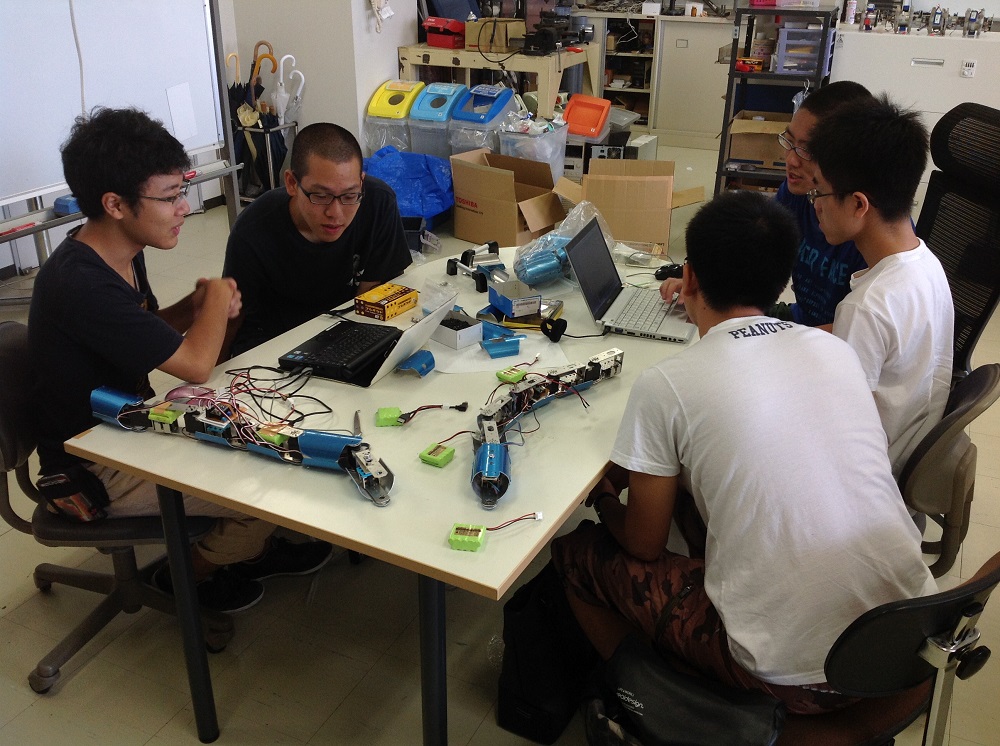 Lab experience for undergraduates (grade1, 2) BioInMech Lab